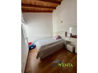 Casa de 3 alcobas en venta en Tv Intermedia, Envigado, 193 m² · foto 9 de 10
