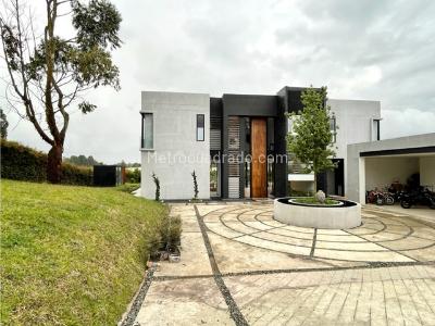 Casa de 4 alcobas en venta en Rionegro, Rionegro, 1023 m² · foto 2 de 20