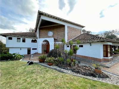Casa de 3 alcobas en venta en Alto De Las Palmas, Medellín, 394 m² · foto 3 de 20