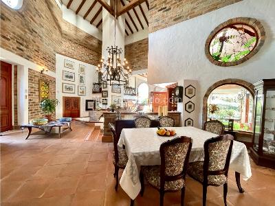 Casa de 3 alcobas en venta en Alto De Las Palmas, Medellín, 394 m² · foto 4 de 20