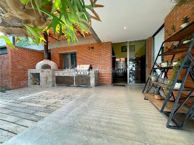 Casa de 2 alcobas en venta en El Poblado El Tesoro, Medellín, 558 m² · foto 3 de 20