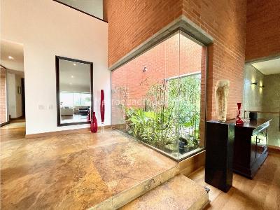 Casa de 2 alcobas en venta en El Poblado El Tesoro, Medellín, 558 m² · foto 2 de 20