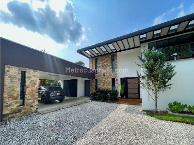 Casa de 3 alcobas en venta en Rionegro, Medellín, 351 m² · foto 2 de 20