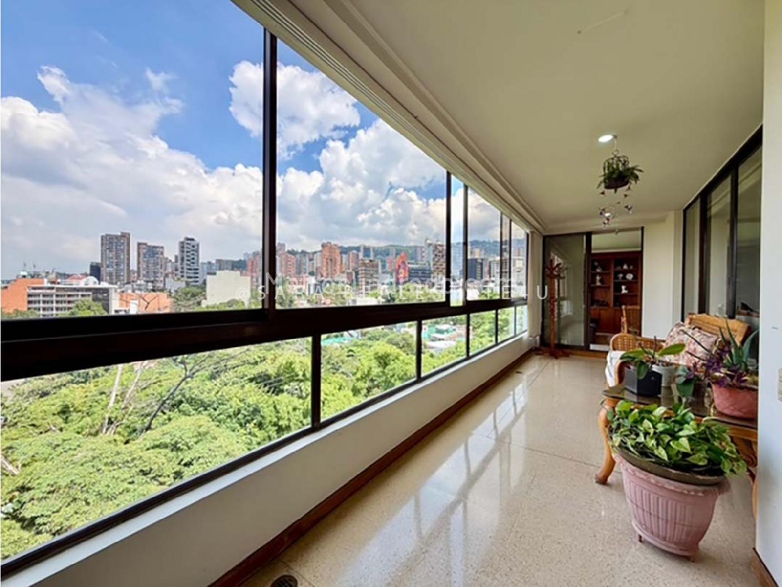 Apartamento de 4 habitaciones en venta en El Poblado la Florida, Medellín — imagen 1 de 20