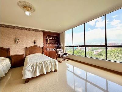 Apartamento de 4 alcobas en venta en El Poblado La Florida, Medellín, 295 m² · foto 6 de 20