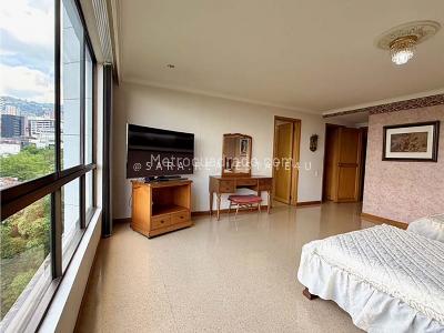 Apartamento de 4 alcobas en venta en El Poblado La Florida, Medellín, 295 m² · foto 7 de 20