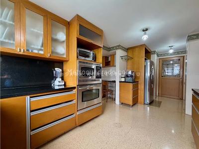 Apartamento de 4 alcobas en venta en El Poblado La Florida, Medellín, 295 m² · foto 12 de 20