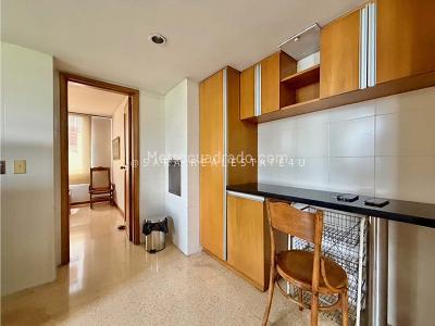 Apartamento de 4 alcobas en venta en El Poblado La Florida, Medellín, 295 m² · foto 13 de 20