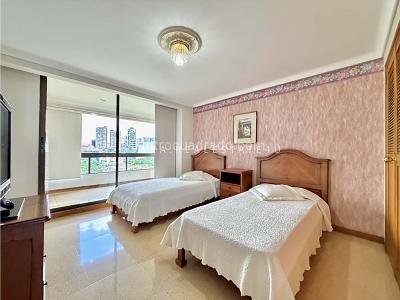 Apartamento de 4 alcobas en venta en El Poblado La Florida, Medellín, 295 m² · foto 14 de 20