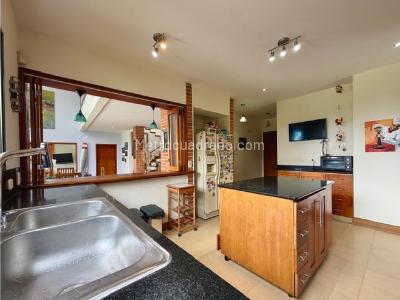 Casa de 4 alcobas en venta en Envigado, Envigado, 356 m² · foto 6 de 20