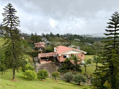 Casa de 4 alcobas en venta en Envigado, Envigado, 356 m² · foto 19 de 20