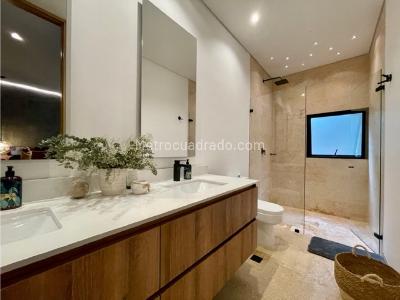 Apartamento de 2 alcobas en venta en El Poblado Inferior, Medellín, 150 m² · foto 11 de 20