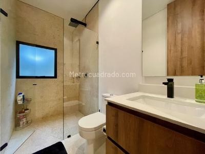Apartamento de 2 alcobas en venta en El Poblado Inferior, Medellín, 150 m² · foto 15 de 20