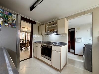 Apartamento de 3 alcobas en venta en Loma De Los Balsos, Medellín, 140 m² · foto 13 de 20