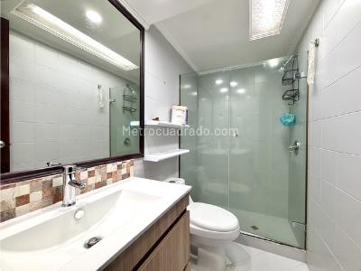 Apartamento de 3 alcobas en venta en Loma De Los Balsos, Medellín, 140 m² · foto 16 de 20
