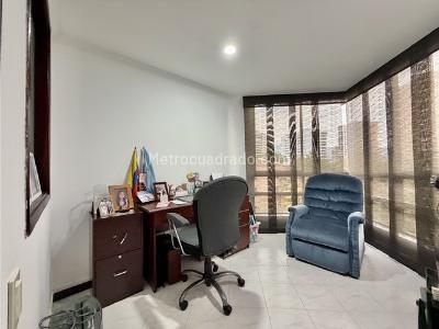 Apartamento de 3 alcobas en venta en Loma De Los Balsos, Medellín, 140 m² · foto 18 de 20