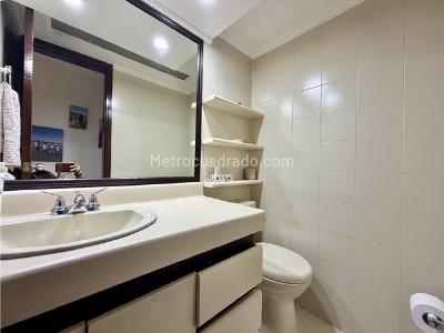 Apartamento de 3 alcobas en venta en Loma De Los Balsos, Medellín, 140 m² · foto 19 de 20