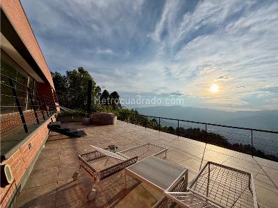 Casa de 3 alcobas en venta en Las Palmas Parte Media, Envigado, 500 m² · foto 1 de 20