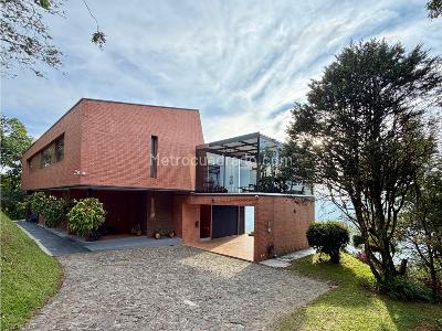 Casa de 3 alcobas en venta en Las Palmas Parte Media, Envigado, 500 m² · foto 2 de 20