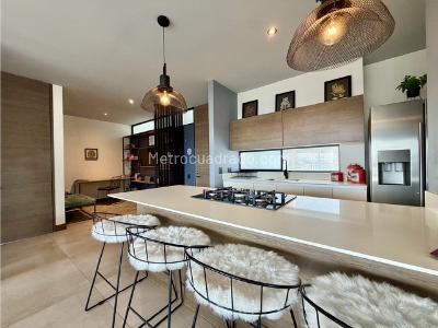 Apartamento de 2 alcobas en venta en Poblado San Lucas, Medellín, 130 m² · foto 3 de 20