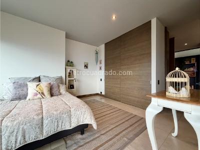 Apartamento de 2 alcobas en venta en Poblado San Lucas, Medellín, 130 m² · foto 15 de 20