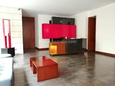Apartamento de 2 alcobas en venta en Chico Reservado, Bogotá, 130 m² · foto 3 de 20