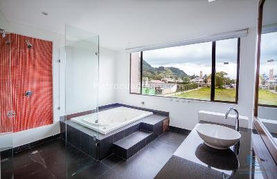 Casa de 5 alcobas en venta en Kalamary, Chía, 410 m² · foto 5 de 20