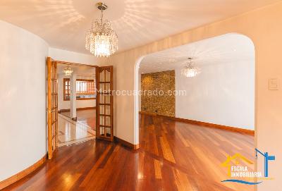 Casa de 4 alcobas en venta en Santa Paula, Bogotá, 300 m² · foto 2 de 20
