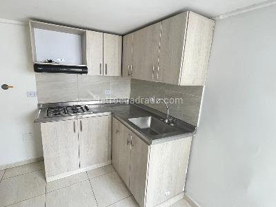 Apartamento de 4 alcobas en arriendo en Belen Las Playas, Medellín, 90 m² · foto 2 de 20