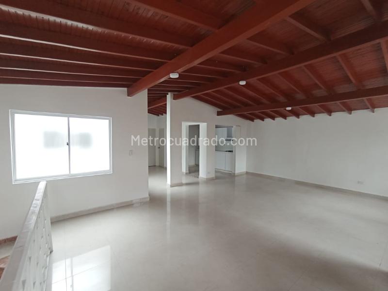 Casa Amplia de 5 Alcobas con Jardín en Belén Miravalle - 2