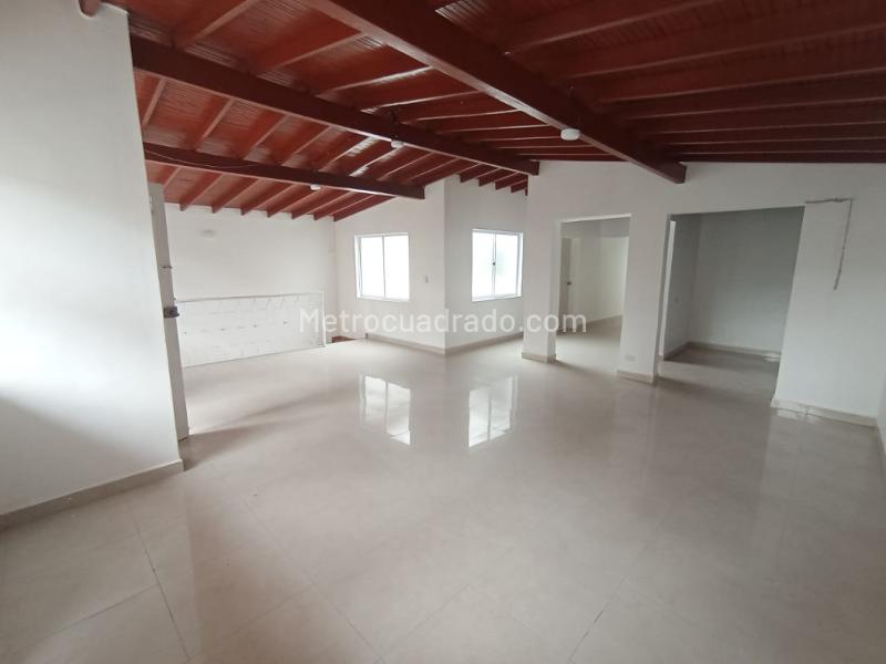 Casa Amplia de 5 Alcobas con Jardín en Belén Miravalle - 4