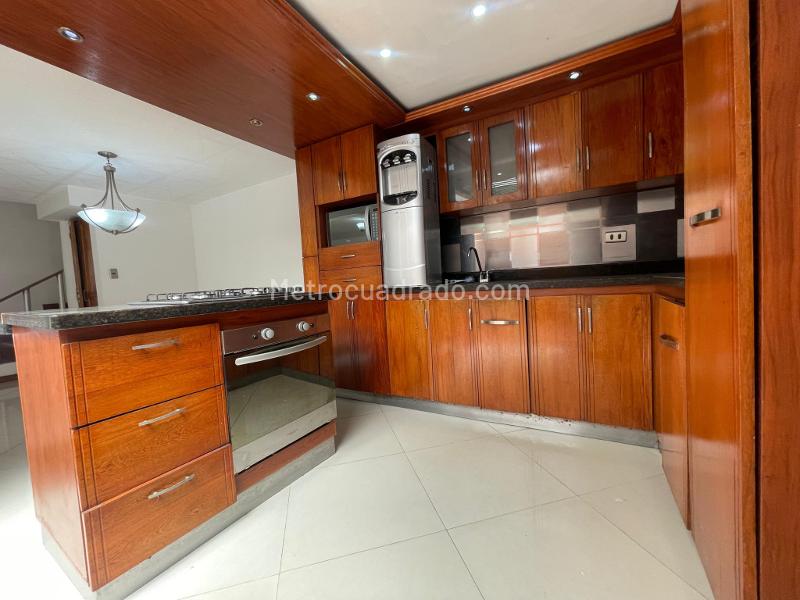 Charming 3BR House in Belen La Mota - 3