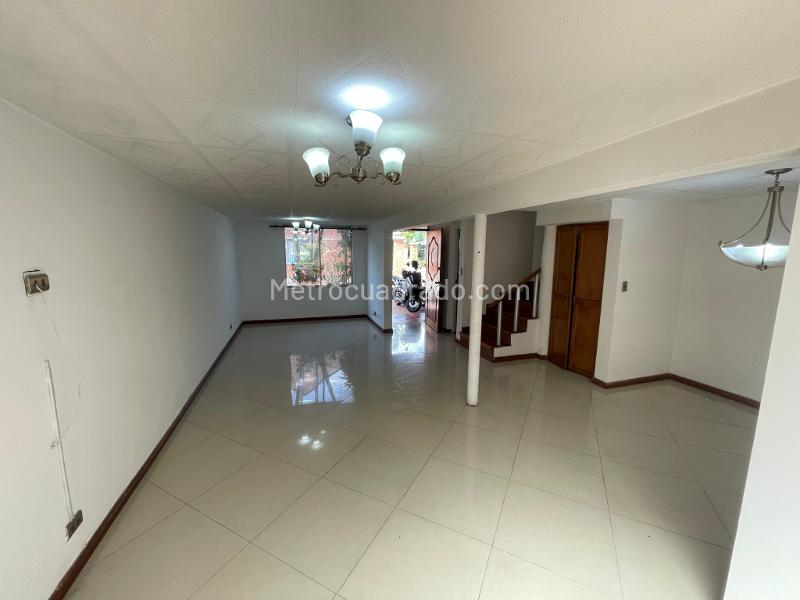 Charming 3BR House in Belen La Mota - 5