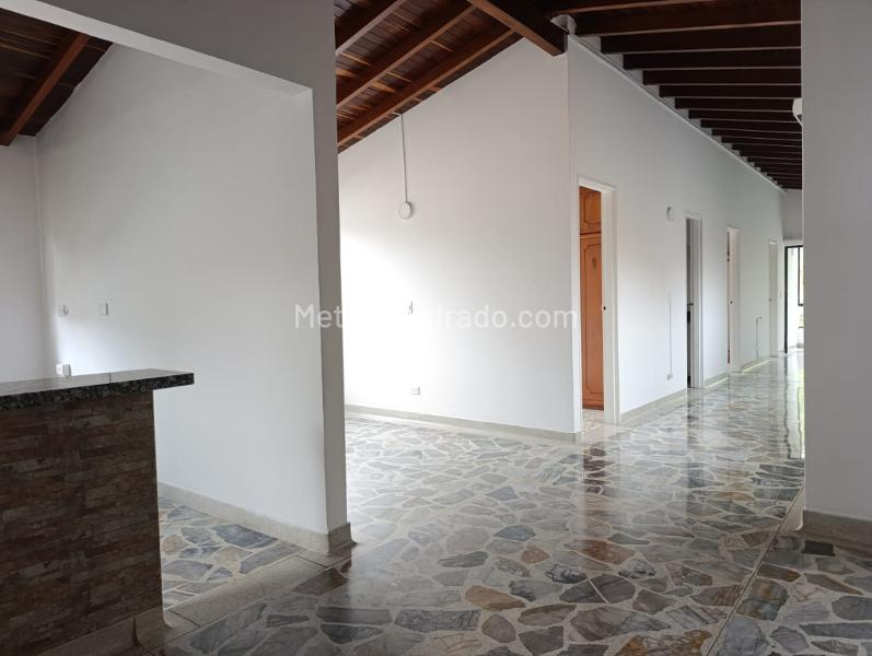 Spacious 3BR House in Belen Las Playas - 5