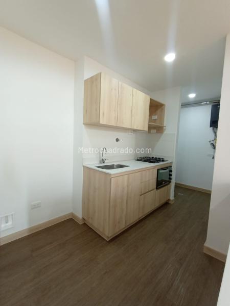 Bright 3BR Apartment with Balcony in San Antonio - 2