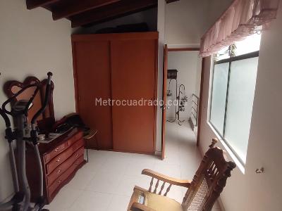 Apartamento de 3 alcobas en venta en Restrepo Naranjo, Sabaneta, 119 m² · foto 12 de 18