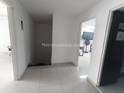 Casa de 4 alcobas en arriendo en La Almeria, Medellín, 190 m² · foto 4 de 19