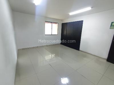 Casa de 4 alcobas en arriendo en La Almeria, Medellín, 190 m² · foto 9 de 19