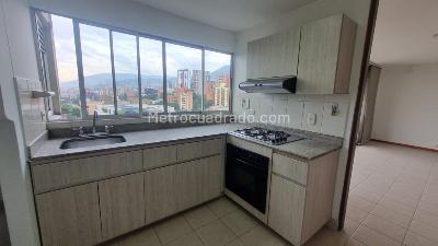 Apartamento de 3 alcobas en arriendo en El Poblado, Medellín, 81 m² · foto 2 de 20