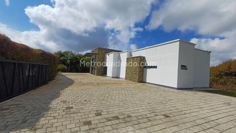 Casa Campestre de 5 Alcobas con Terraza en Alto Palmas - 2