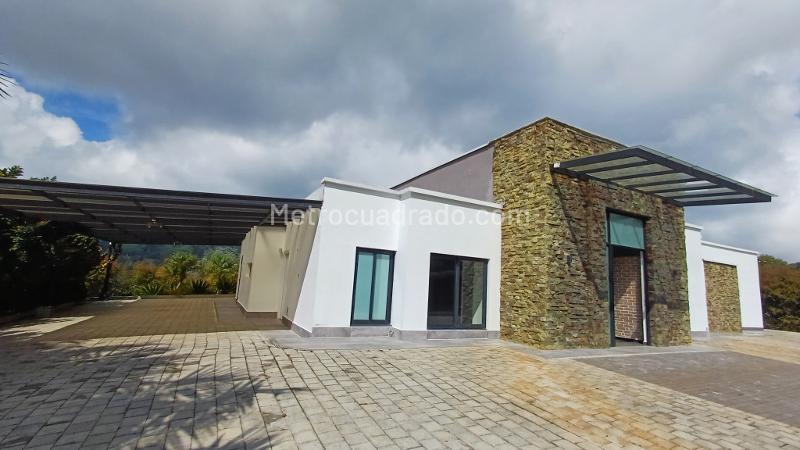 Casa Campestre de 5 Alcobas con Terraza en Alto Palmas - 3