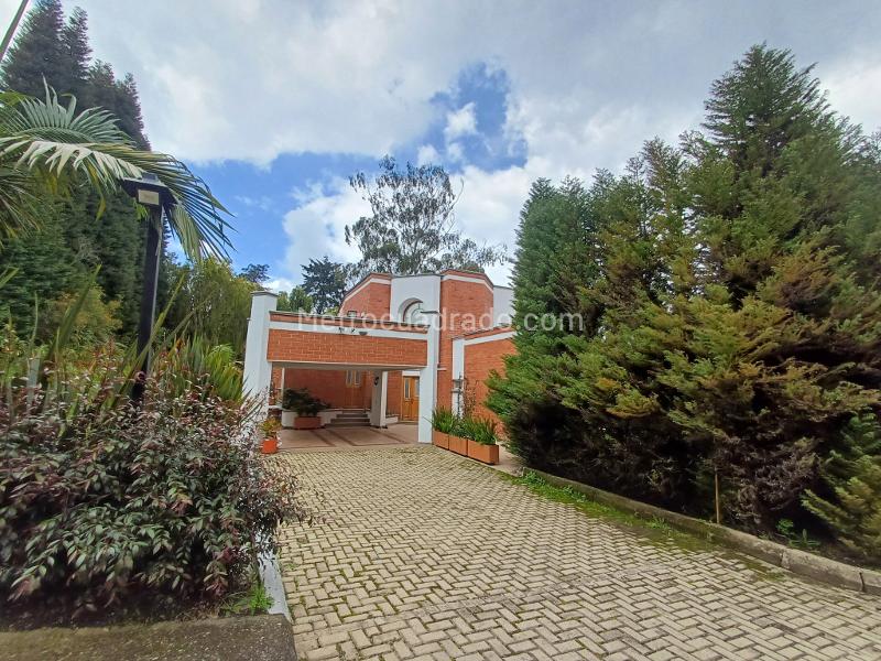 5BR Country House with Fireplace in Alto De Palmas