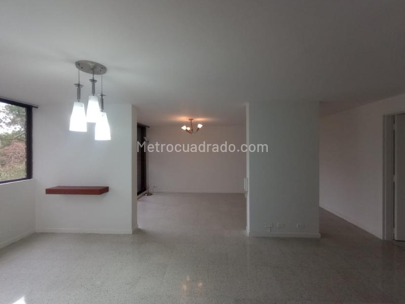 Elegant 4BR Apartment in Carlos E Restrepo - 3