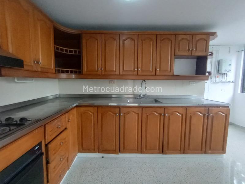 Elegant 4BR Apartment in Carlos E Restrepo - 5