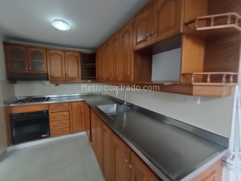 Elegant 4BR Apartment in Carlos E Restrepo - 6