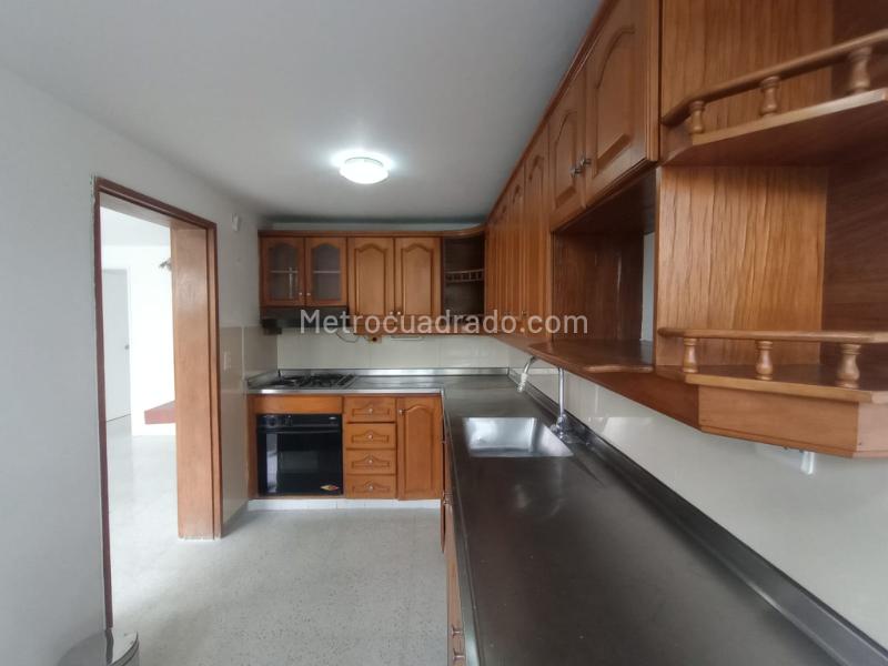 Elegant 4BR Apartment in Carlos E Restrepo - 7