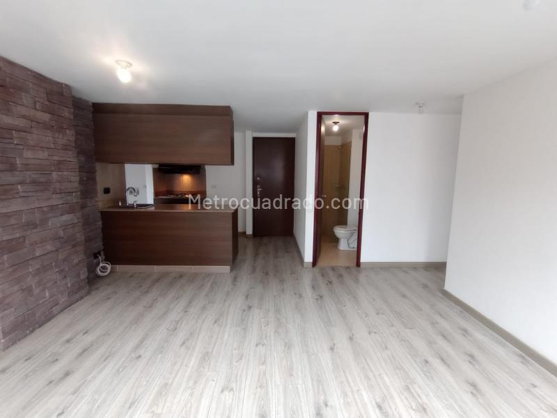2BR Apartment with Balcony in Los Colores (Stratum 4) - 3