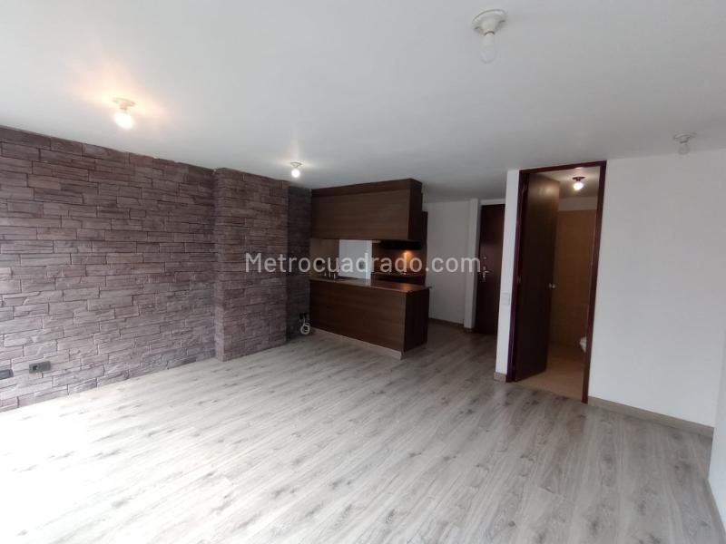2BR Apartment with Balcony in Los Colores (Stratum 4) - 4