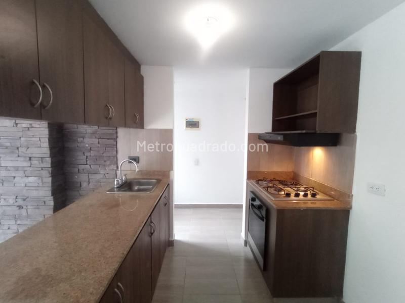 2BR Apartment with Balcony in Los Colores (Stratum 4) - 6