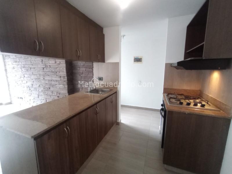 2BR Apartment with Balcony in Los Colores (Stratum 4) - 7